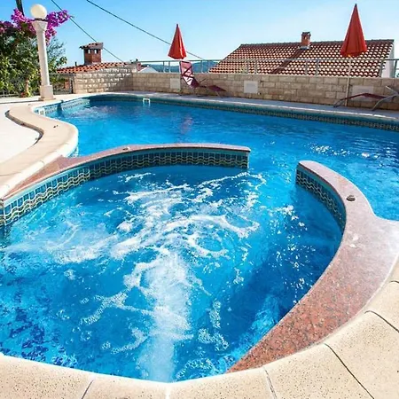 Bugenvilija Seget Vranjica